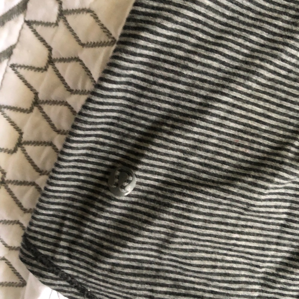 Lululemon - Picture 3 of 6